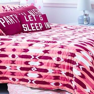 NWOT Victorias Secret PINK Reversible Comforter